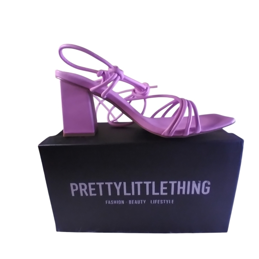 NWT Prettylittlething square toe strappy low block heeled sandals office siren